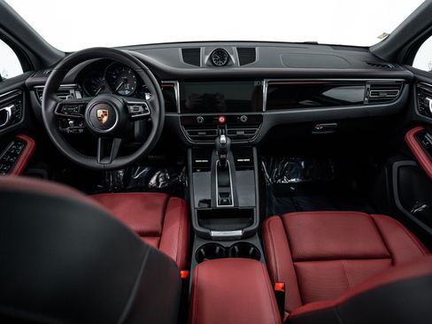 Certified 2026 Porsche Macan AWD/4WD image 23