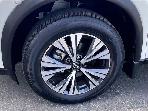 Used 2023 Nissan Rogue SV image 12