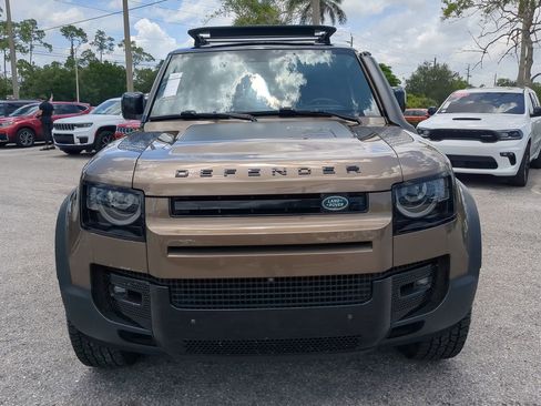 Used 2020 Land Rover Defender 110 First Edition image 3