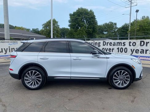 Used 2025 Lincoln Corsair Reserve AWD/4WD image 2