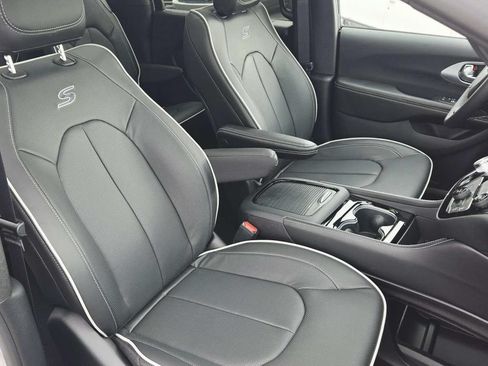 New 2026 Chrysler Pacifica Limited w/ S Appearance Package FWD image 20
