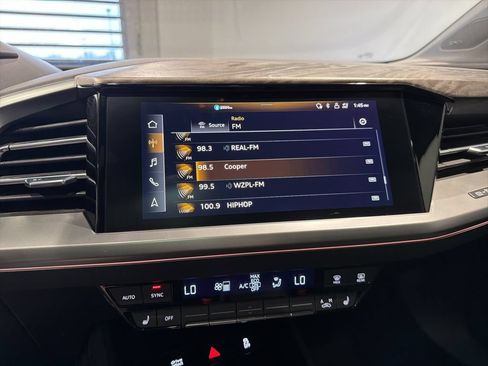 Used 2022 Audi Q4 e-tron Prestige AWD/4WD image 16