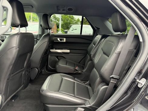 Used 2022 Ford Explorer XLT w/ Equipment Group 202A AWD/4WD image 15