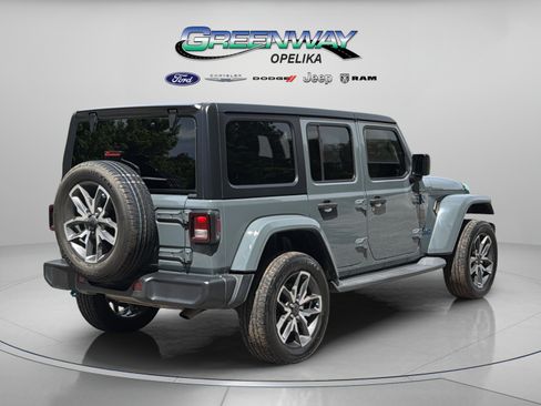 Used 2024 Jeep Wrangler Unlimited w/ Convenience Group AWD/4WD image 7