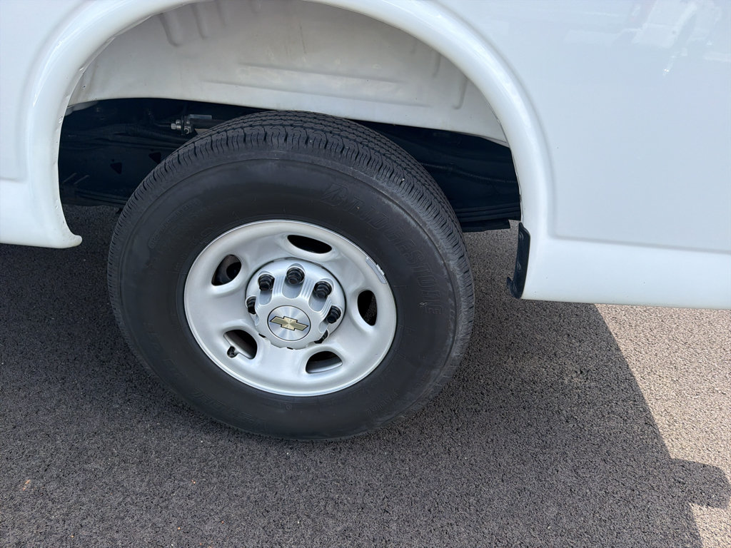 Used 2025 Chevrolet Express 2500 w/ Driver Convenience Package RWD image 27