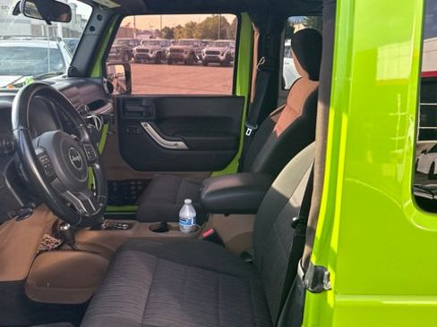 Used 2012 Jeep Wrangler Sahara w/ Connectivity Group AWD/4WD image 10
