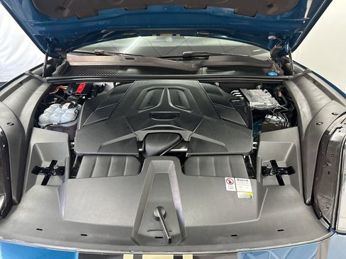 Used 2024 Porsche Cayenne Coupe image 33