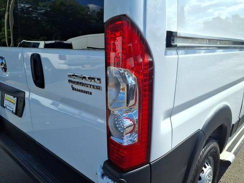 Used 2025 RAM ProMaster 2500 w/ U-Haul Equipment Group FWD image 18