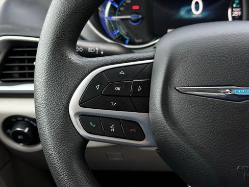 Used 2018 Chrysler Pacifica Touring Plus FWD image 31
