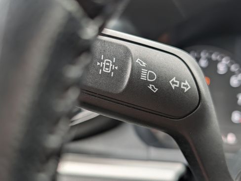 Used 2020 Ford Explorer XLT AWD/4WD image 25