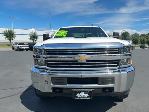 Used 2017 Chevrolet Silverado 2500 W/T w/ WT Convenience Package AWD/4WD image 2