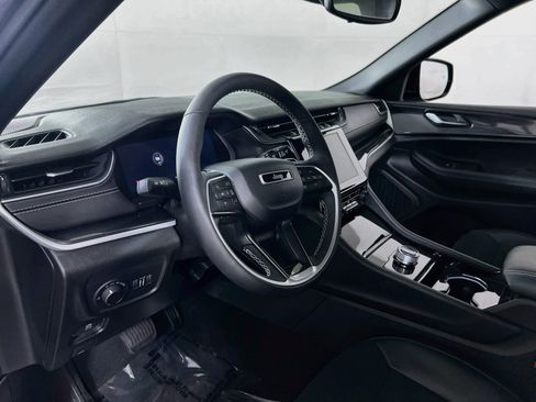 Used 2023 Jeep Grand Cherokee L Laredo AWD/4WD image 9