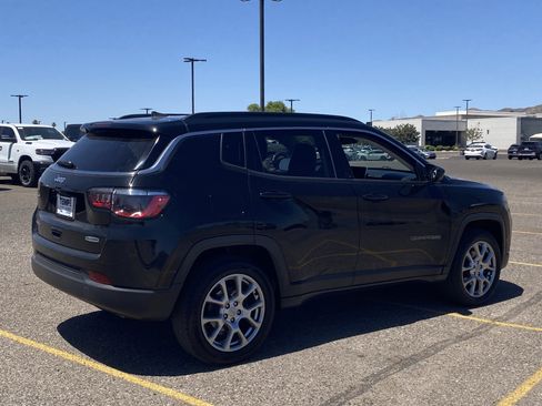 Certified 2022 Jeep Compass Latitude AWD/4WD image 5
