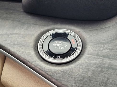 Used 2024 Jeep Grand Cherokee Limited image 19