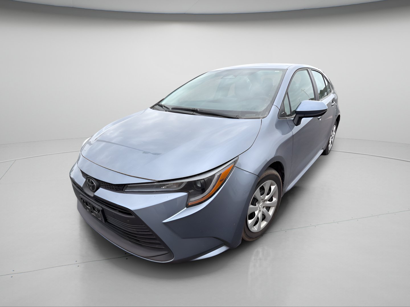 Used 2024 Toyota Corolla LE FWD image 2