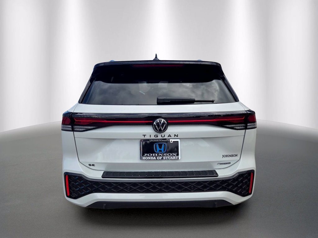 Used 2025 Volkswagen Tiguan SE R-Line AWD/4WD image 4