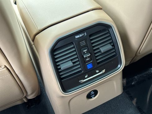 Used 2025 Porsche Macan image 15