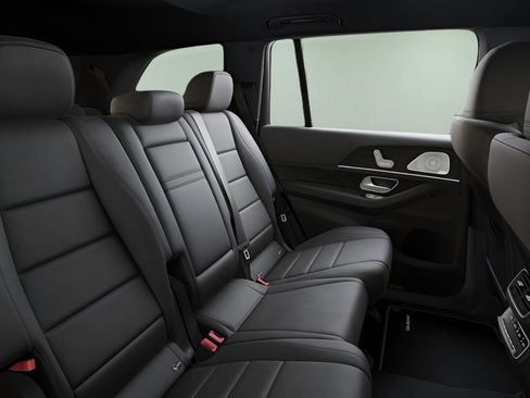 Used 2025 Mercedes-Benz GLS 450 4MATIC image 40