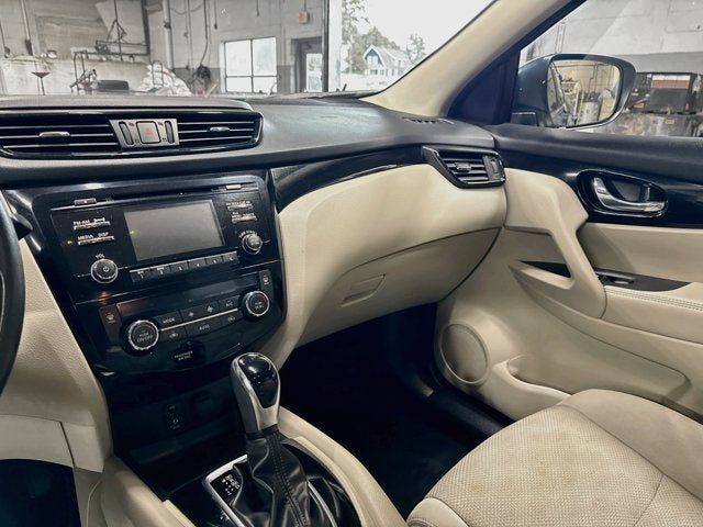 Used 2018 Nissan Rogue Sport SV AWD/4WD image 16