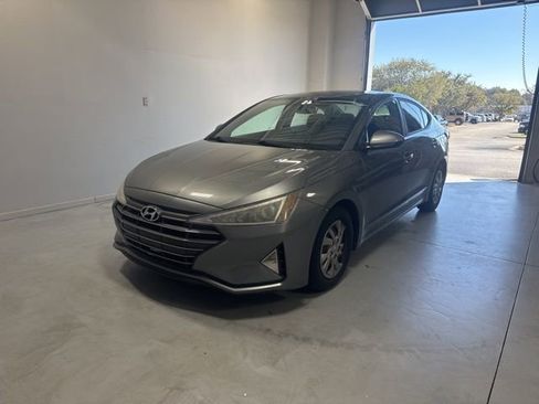 Used 2019 Hyundai Elantra SE image 2