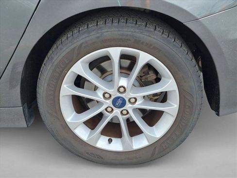 Used 2020 Ford Fusion SE FWD image 10