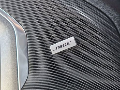 Used 2024 GMC Yukon SLT w/ SLT Luxury Package image 21