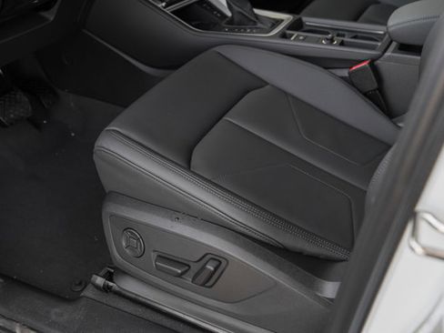 Certified 2025 Audi Q3 2.0T Premium Plus w/ Premium Plus Package image 8