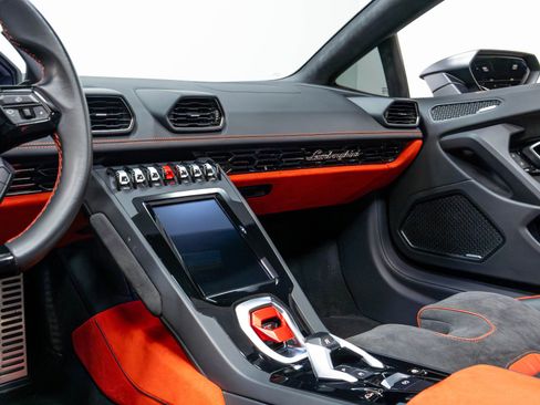Used 2021 Lamborghini Huracan EVO RWD image 14