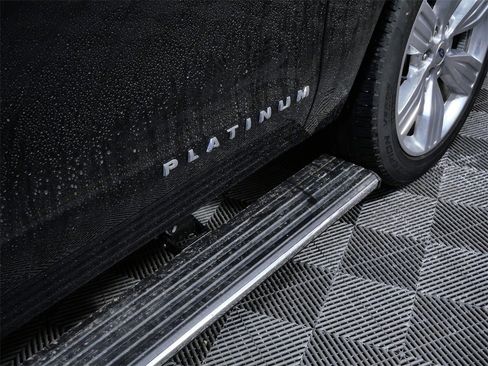 Used 2024 Ford Expedition Platinum image 10