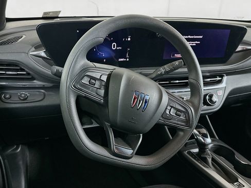 Used 2025 Buick Envista Preferred image 18