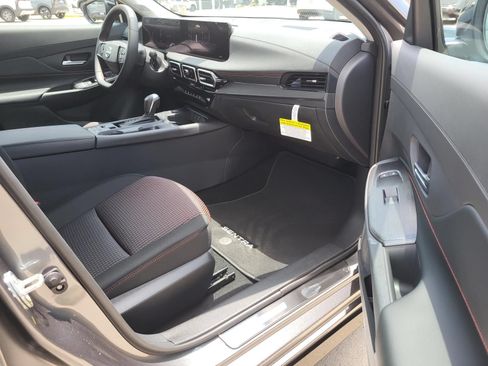 New 2026 Nissan Sentra SR FWD image 11