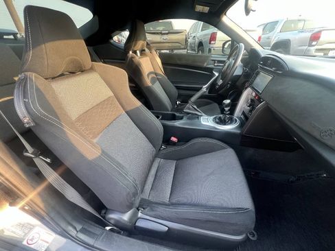 Used 2017 Toyota 86 RWD image 7