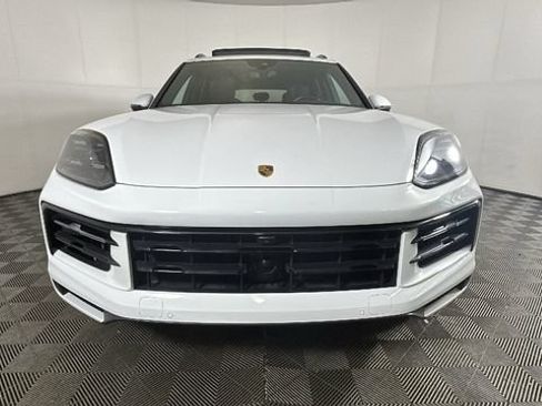Used 2024 Porsche Cayenne AWD/4WD image 7