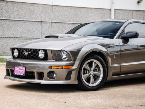Used 2005 Ford Mustang GT Premium RWD image 38