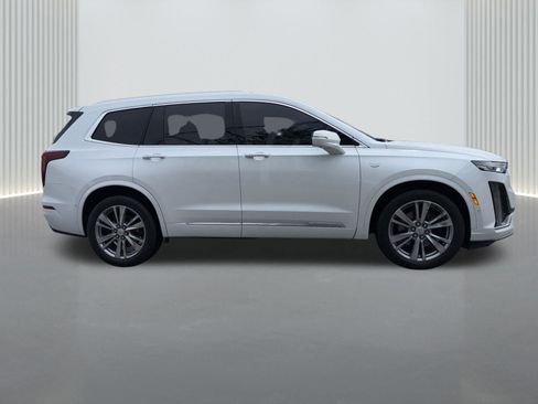 Used 2023 Cadillac XT6 Premium Luxury w/ Technology Package FWD image 3