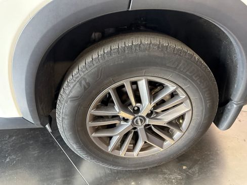 Used 2023 Nissan Rogue S AWD/4WD image 10