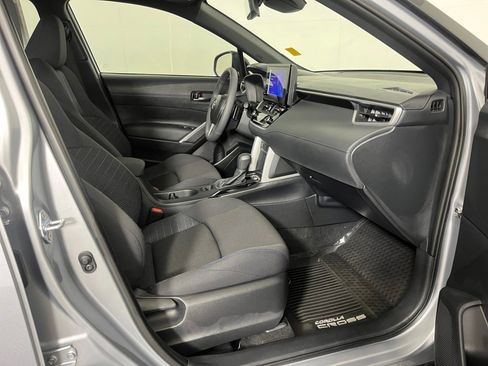 Used 2024 Toyota Corolla Cross AWD Hybrid image 32
