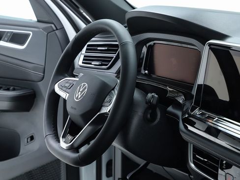 New 2026 Volkswagen Atlas Cross Sport SEL R-Line image 34