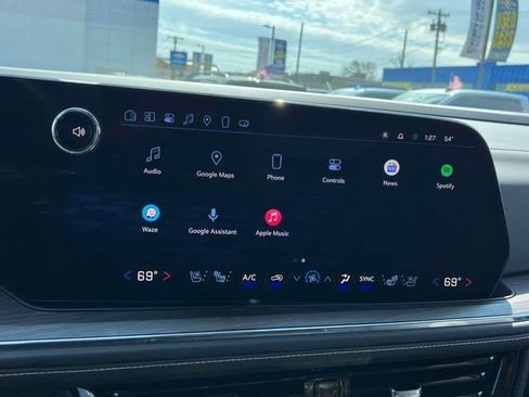 Certified 2025 Chevrolet Suburban Premier w/ Sun And Tow Package image 30