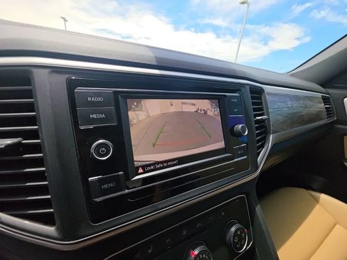 Used 2022 Volkswagen Atlas Cross Sport SE FWD image 20