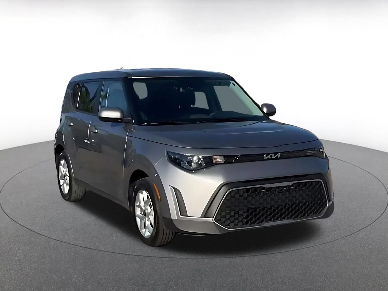 Used 2025 Kia Soul LX w/ LX Technology Package FWD image 3