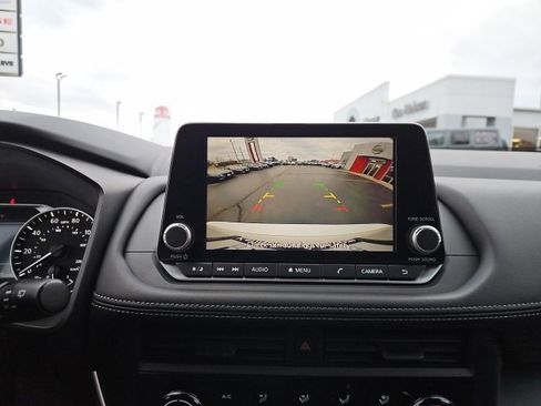 Used 2024 Nissan Rogue S image 42