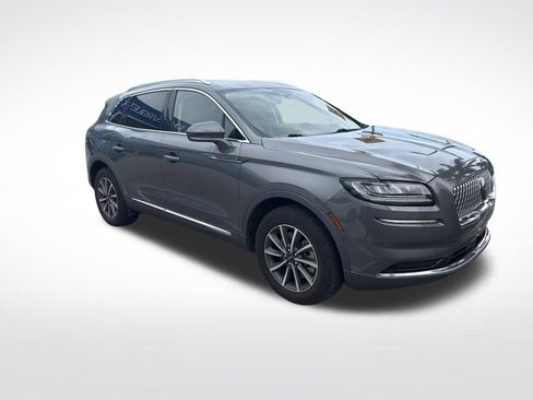 Used 2022 Lincoln Nautilus FWD image 2