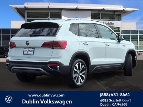 Certified 2023 Volkswagen Taos SE w/ Panoramic Sunroof Package FWD image 4