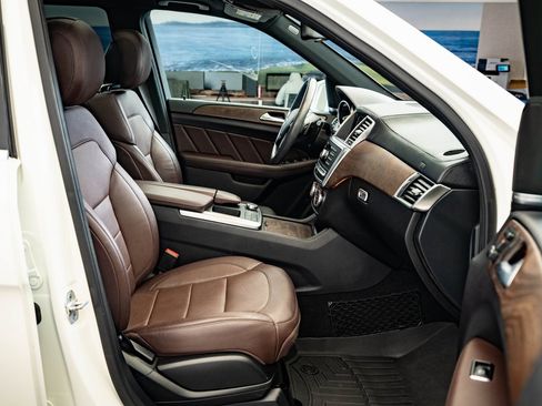 Used 2016 Mercedes-Benz GL 450 4MATIC image 22