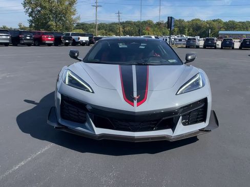 Used 2025 Chevrolet Corvette Z06 image 4