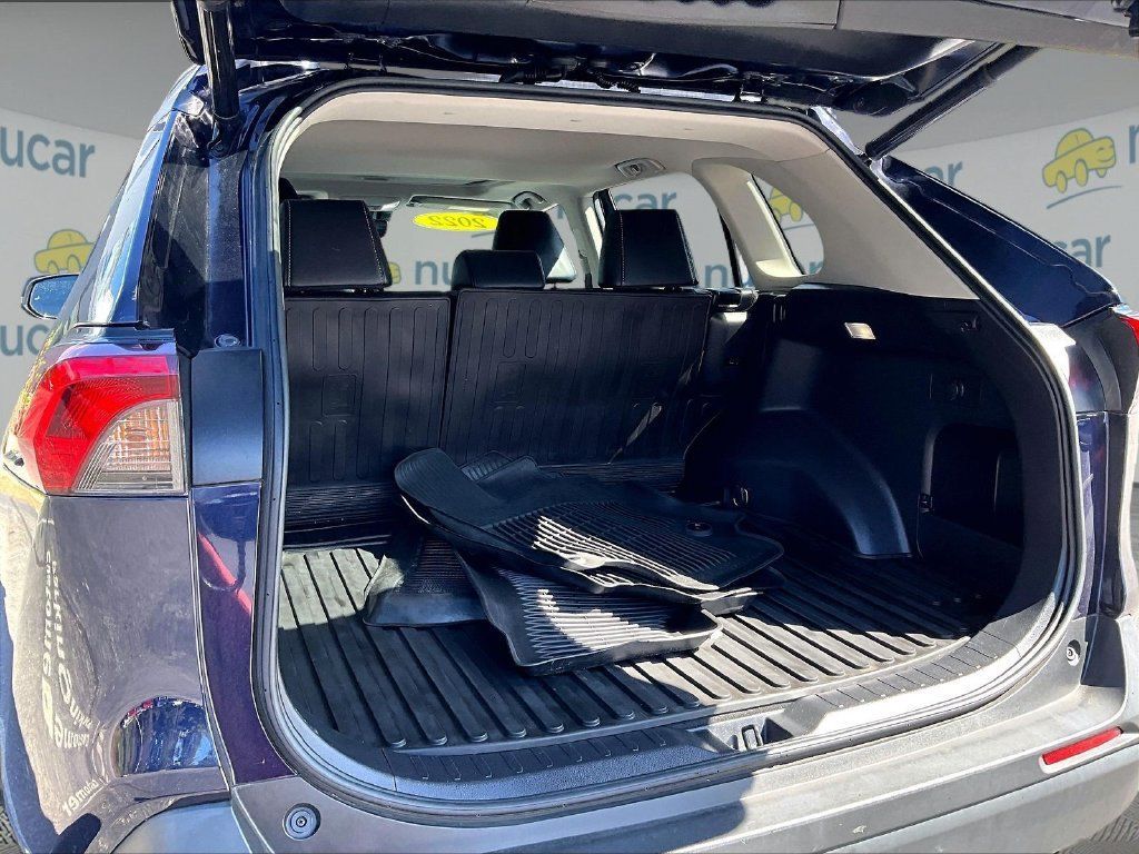 Used 2022 Toyota RAV4 XLE Premium AWD/4WD image 24