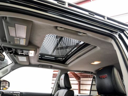 Used 2022 Toyota 4Runner TRD Off-Road Premium w/ Moonroof Package AWD/4WD image 5