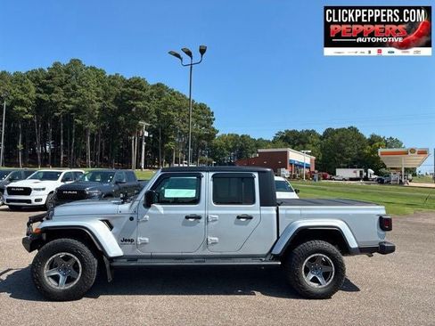 Used 2023 Jeep Gladiator Sport AWD/4WD image 5