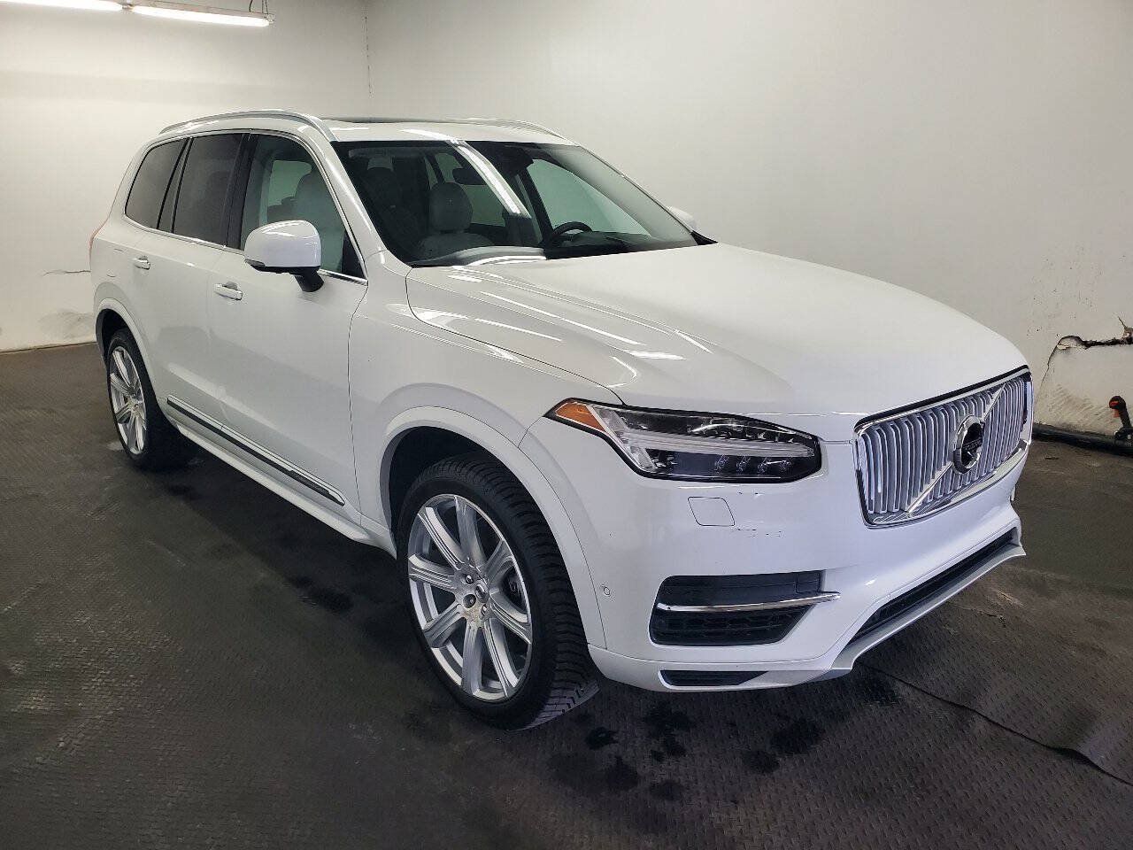 Used 2017 Volvo XC90 T8 Inscription w/ Vision Package AWD/4WD image 3